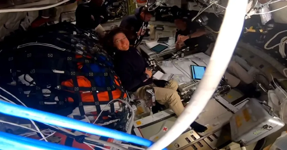 El lunes 6 de abril de 2026, seis días después del inicio de la misión Artemis II, los astronautas de la NASA superaron el récord de la mayor distancia alcanzada desde la Tierra en un vuelo espacial tripulado. Crédito: NASA