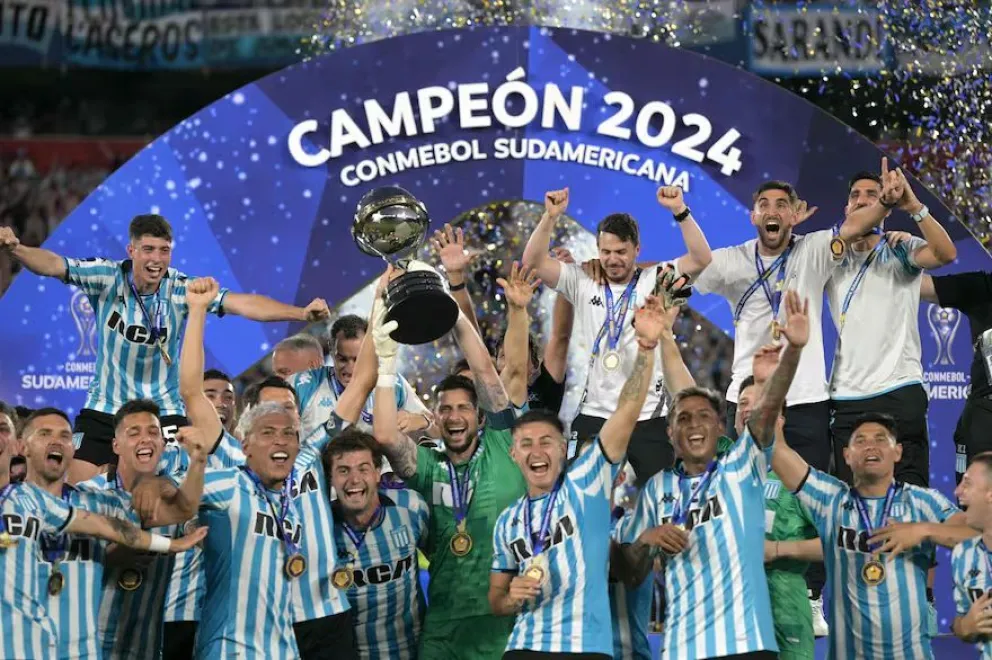 Racing, campeón de la Copa Sudamericana 2024; el equipo de Costas va por otro golpe internacional JUAN MABROMATA - AFP.