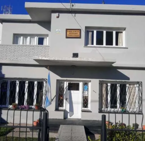 Investigan a un joven por violación de domicilio y daños en una vivienda