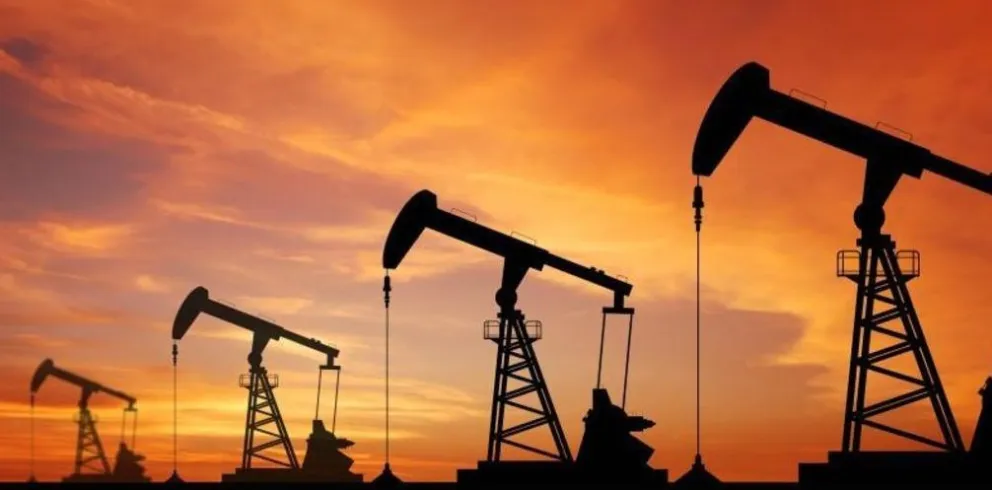 El WTI cayó 9,2% y bajó a USD 102,5, mientras el Brent retrocedió más de 12%. Trump anunció una prórroga de dos semanas.
