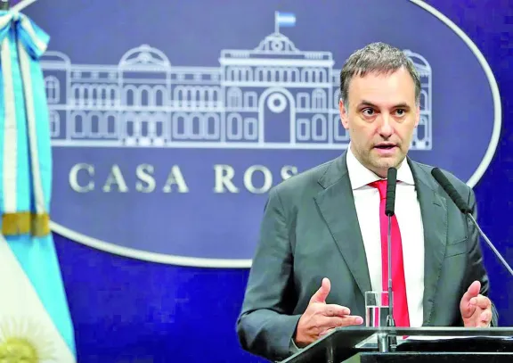 Caso Adorni: la escribana que validó las escrituras declara hoy