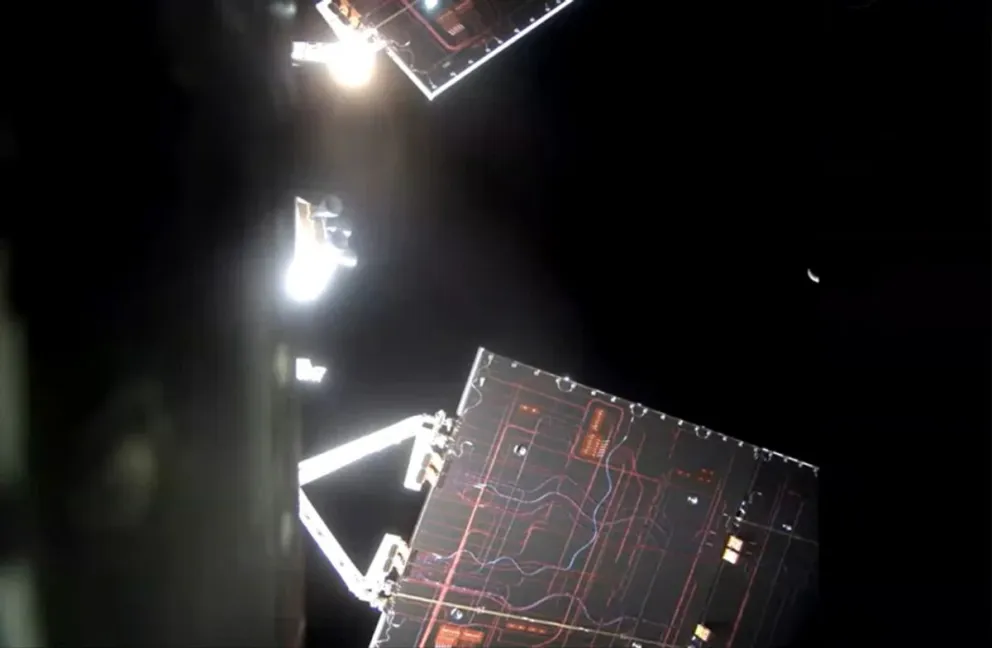 La nave espacial Orión y sus paneles solares. (Fotos NASA)