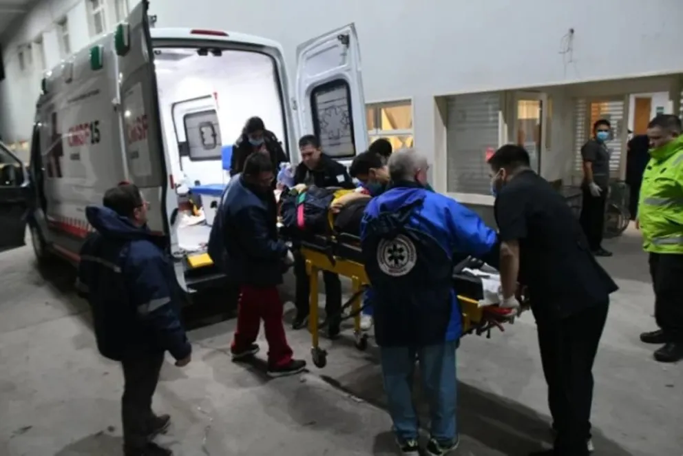 Doce internos fueron trasladados de urgencia al Hospital Regional Río Gallegos por inhalación de humo y otras lesiones