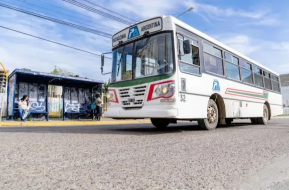 Advierten por un paro de transportes: sin sueldos no hay colectivos
