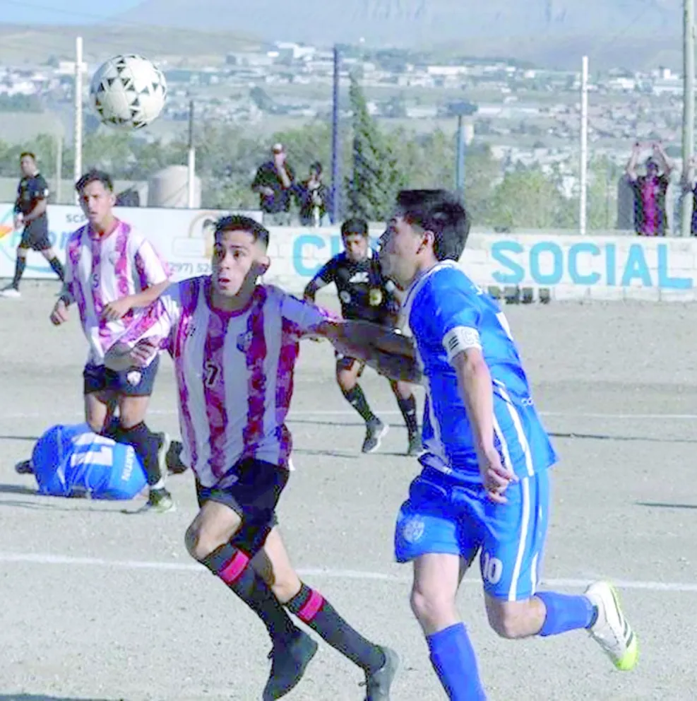 Deportivo Roca consiguió una muy buena victoria como visitante de San Martín. Foto: FÚTBOL COMODORENSE.