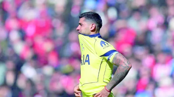 Preocupan las lesiones del Cuti Romero y el Dibu Martínez