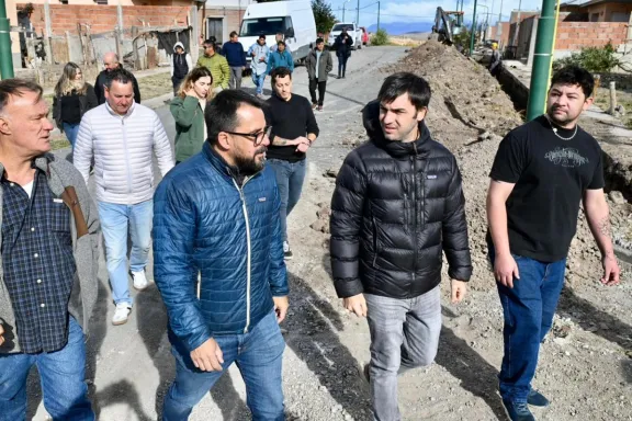 Valle Chico: Torres recorrió la obra que llevará gas a más de cien familias, poniendo fin a una década de espera