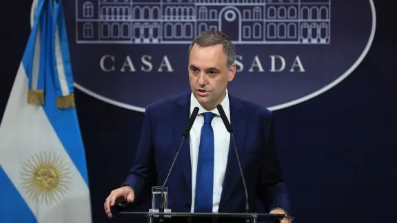 Caso Adorni: confirman que viajó a Aruba con su familia y la Justicia investiga los gastos