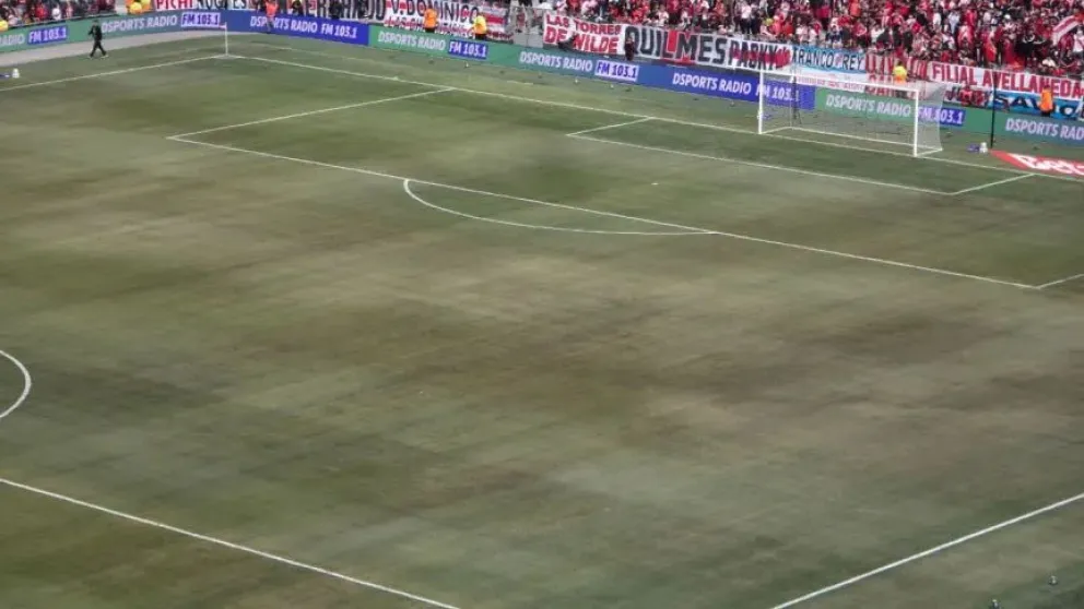 El césped del Monumental llegaría en condiciones para el superclásico del domingo.