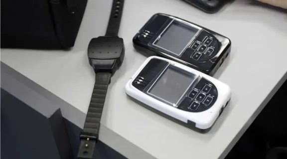 Trelew: el joven que apuñaló a otro en el cuello dijo que fue en defensa propia y le dieron arresto domiciliario