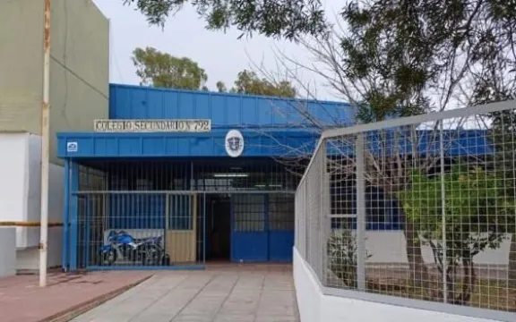 Escuelas prohibieron el ingreso con mochilas: deberán ir con útiles en mano o bolsa transparente