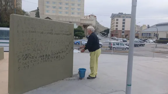 Vandalizaron uno de los monumentos a los Caídos en la Guerra de Malvinas y un veterano limpió las inscripciones