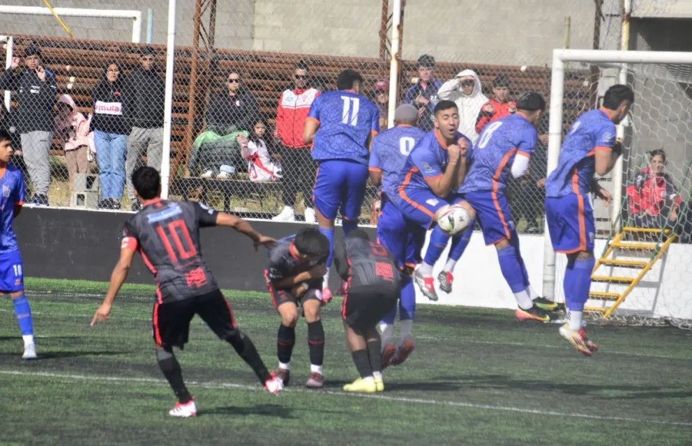 Huracán aprovechó un error y es uno de los punteros