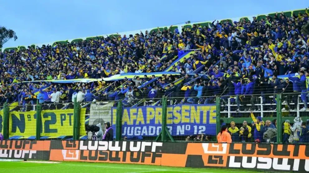 Los hinchas de Boca en el Estadio Norberto Tomaghello. © Getty.