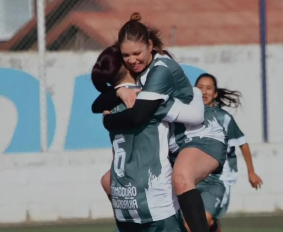Romina Hernández marcó su primer gol con la camiseta de Camioneros (@goldemujercr).