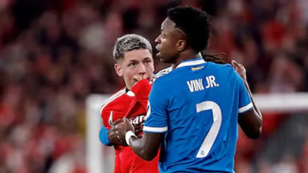 El momento en el que Vinicius habría recibido el comentario racista de Prestianni.