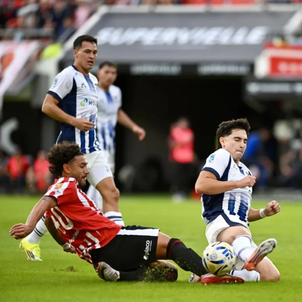 Estudiantes de La Plata recuperó el liderazgo
