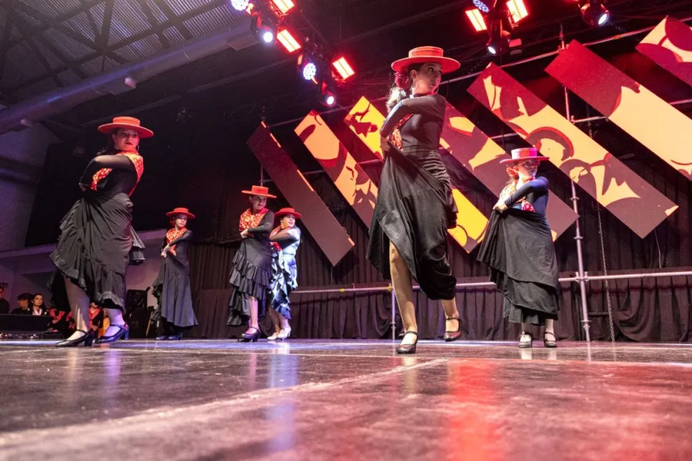 Comodoro celebra el Día de la Danza con más de 2000 bailarines
