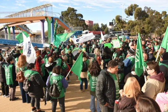 ATE marchó por paritaria salarial, recategorización y pase a planta permanente