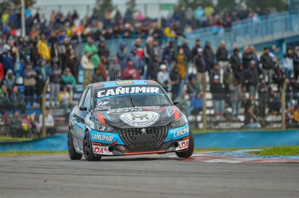 Renzo Blotta viene de conseguir un cuarto lugar en Rosario y ahora está ubicado 13° en el campeonato de la Clase 2 del TN. 