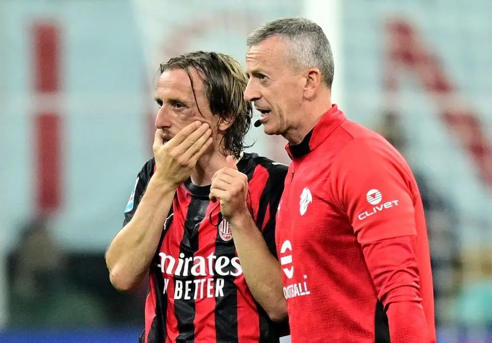 Luka Modric sufrió una doble fractura de pomulo tras un choque de cabeza en el partido del Milán contra la Juventus - crédito Daniele Mascolo/REUTERS.