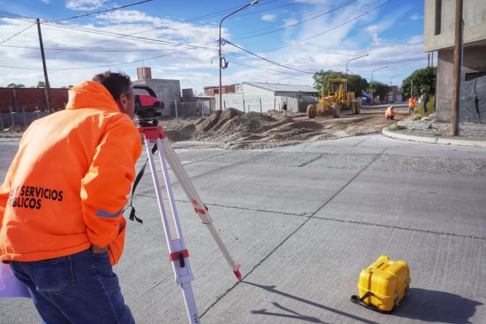 Trabajos previos para la construcción del cordón cuneta en el barrio 490 viviendas
