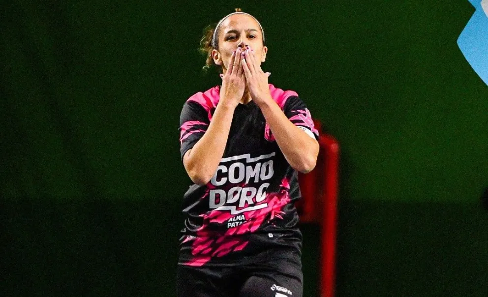 Tatiana Colisnechenco es la goleadora de Comodoro. Foto: CAFS