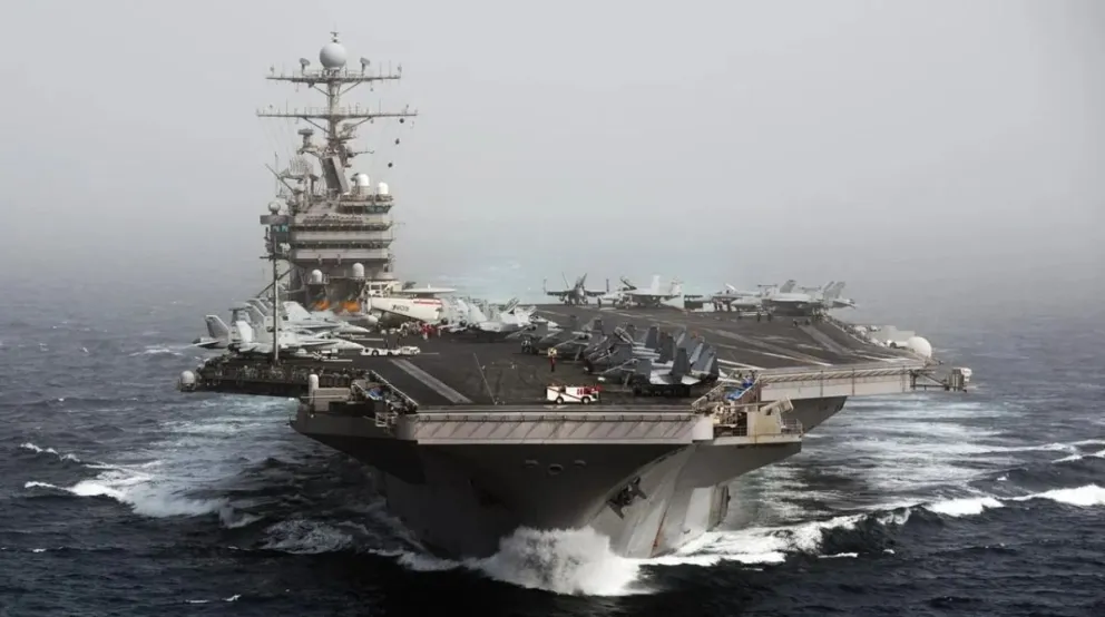 Trump dijo podría ordenar que el portaaviones USS Abraham Lincoln viaje hacia el Caribe.