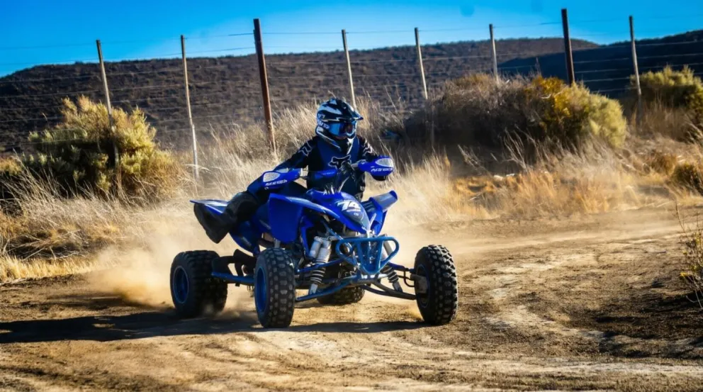 El piloto Santino Villalobos corre con un cuatriciclo Yamaha YFZ 450cc en el Campeonato Binacional Argentina - Chile.