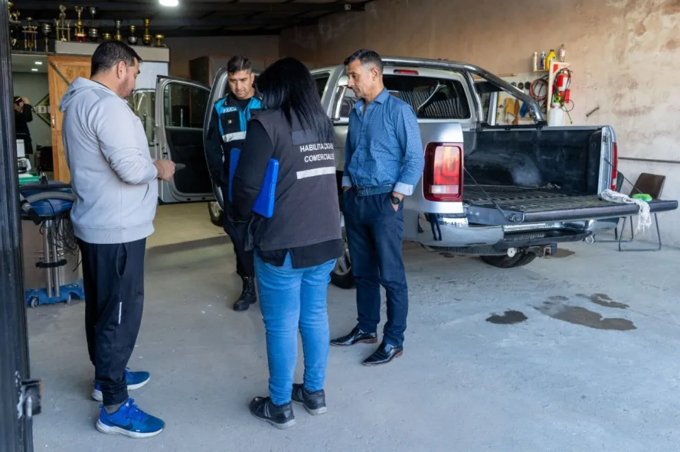 Fuerte operativo en zona sur: Multas a agencias de autos y clausura por falta de habilitación