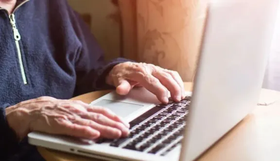 El ISSyS llegó a Gaiman con talleres de alfabetización digital para que sus afiliados dominen la autogestión
