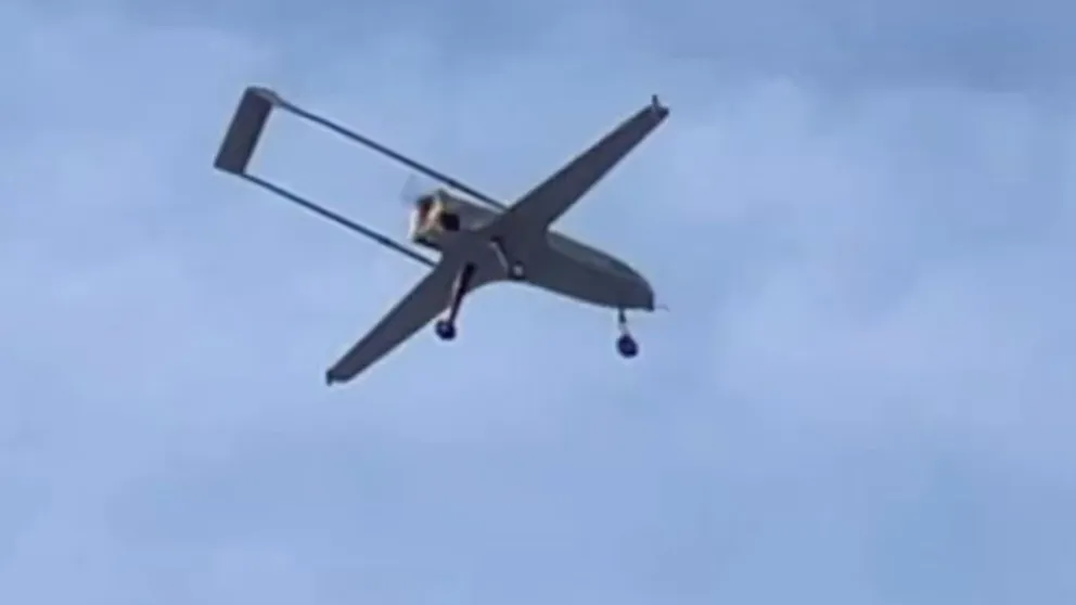 Las fuerzas de defensa aérea rusas derribaron unos 28 drones que volaban hacia Moscú segun informaron autoridades de Moscú