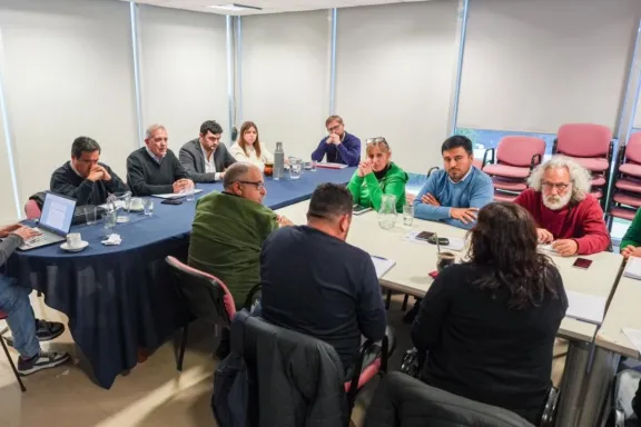UPCN y ATE acompañaron la propuesta salarial del Gobierno para los auxiliares de la educación