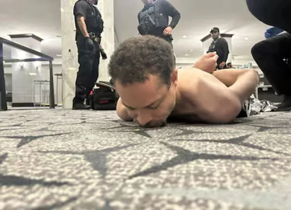 Cole Tomas Allen, de 31 años, compareció este lunes ante un tribunal federal en Washington