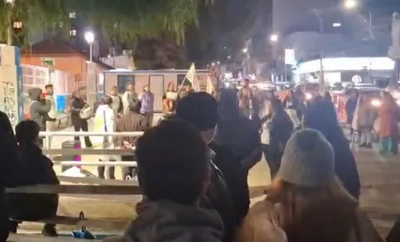 Docentes de ATECh se movilizaron con ruidazo en la primer jornada de paro de 48 horas de esta semana