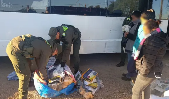 Santa Fe: incautan 67 kilos de droga ocultos en asaderas dentro de un ómnibus