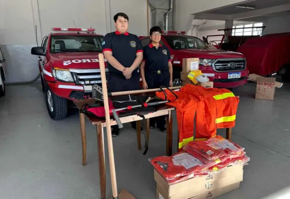 Bomberos de Rawson recibieron equipamiento para combatir incendios forestales