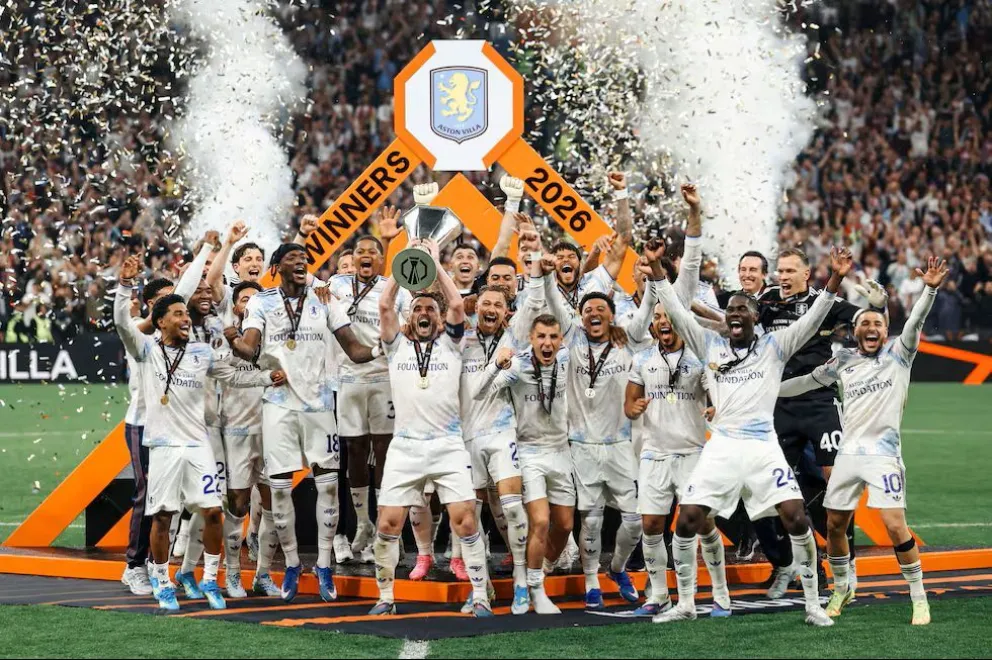 Los jugadores del Aston Villa con la Copa.
