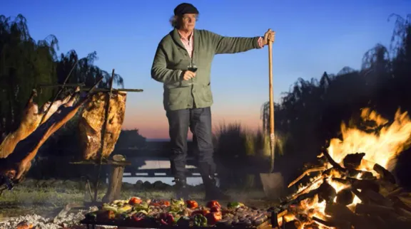 Francis Mallmann inaugurará un restaurante escuela en Alto Río Senguer destinado a la capacitación de jóvenes