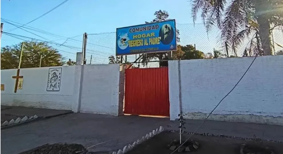 El ingreso al hogar Regreso al Padre en el barrio Puerta del Sol (Gentileza: Diario Norte).