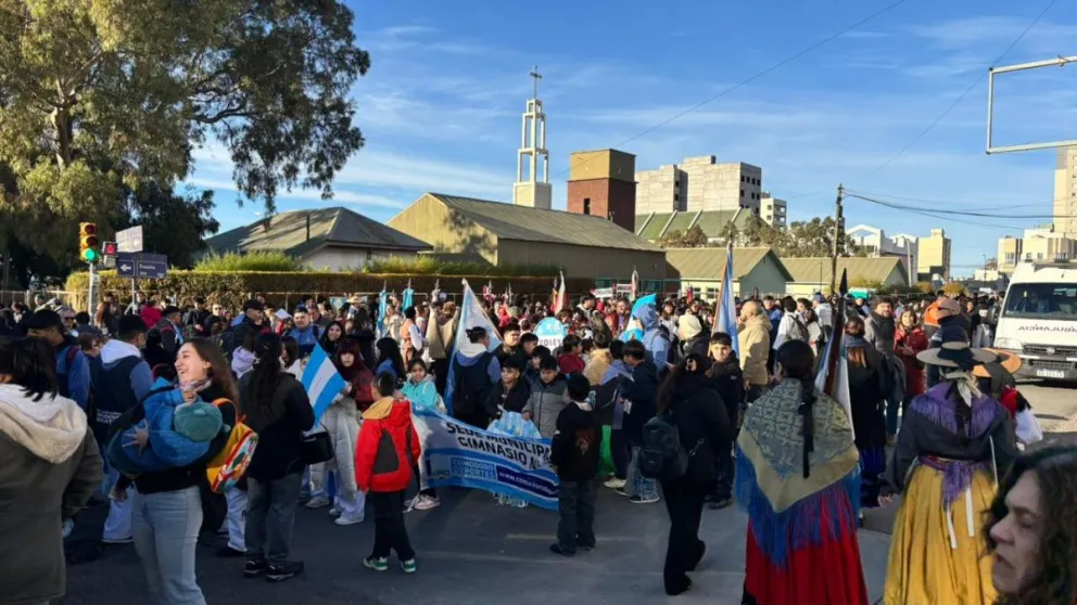 Con emotividad y fervor patrio, Comodoro Rivadavia conmemoró el 25 de Mayo