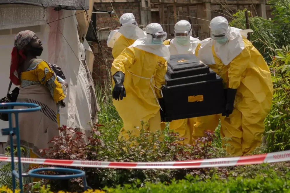 La OMS advirtió que el brote de ébola en el Congo "supera la capacidad de respuesta" de los equipos sanitarios