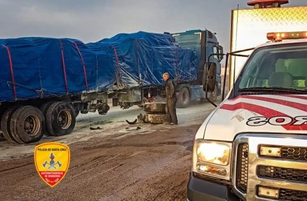 Bomberos evitaron que un principio de incendio en un camión se propagara en la YPF de Fitz Roy