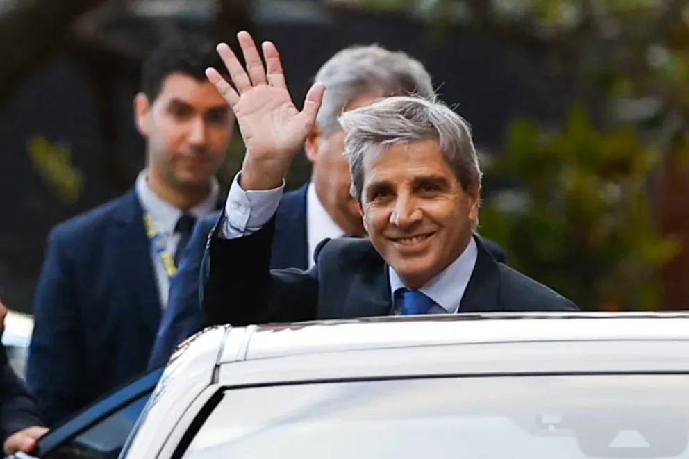 Buenos Aires 28oct2025. Asume en Casa Rosada el nuevo canciller Pablo Quiro. Lo acompaña el Ministro de Economía Luis Caputo.