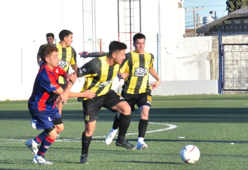 El miércoles se jugará el pendiente entre Rada Tilly y Jorge  Newbery
