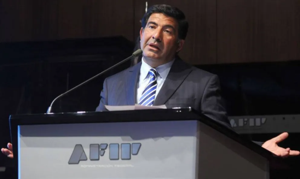 Ricardo Echegaray fue expulsado de ARCA por su inhabilitación perpetua para ejercer cargos públicos.
