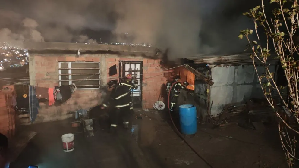 Una casa se incendió de madrugada y la dueña apunta contra su expareja