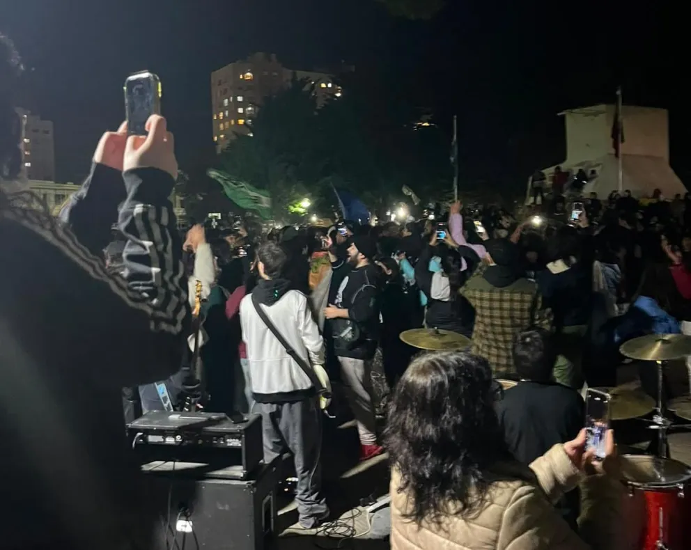 Comodoro homenajeó Indio con una "misa ricotera" en plaza San Martín