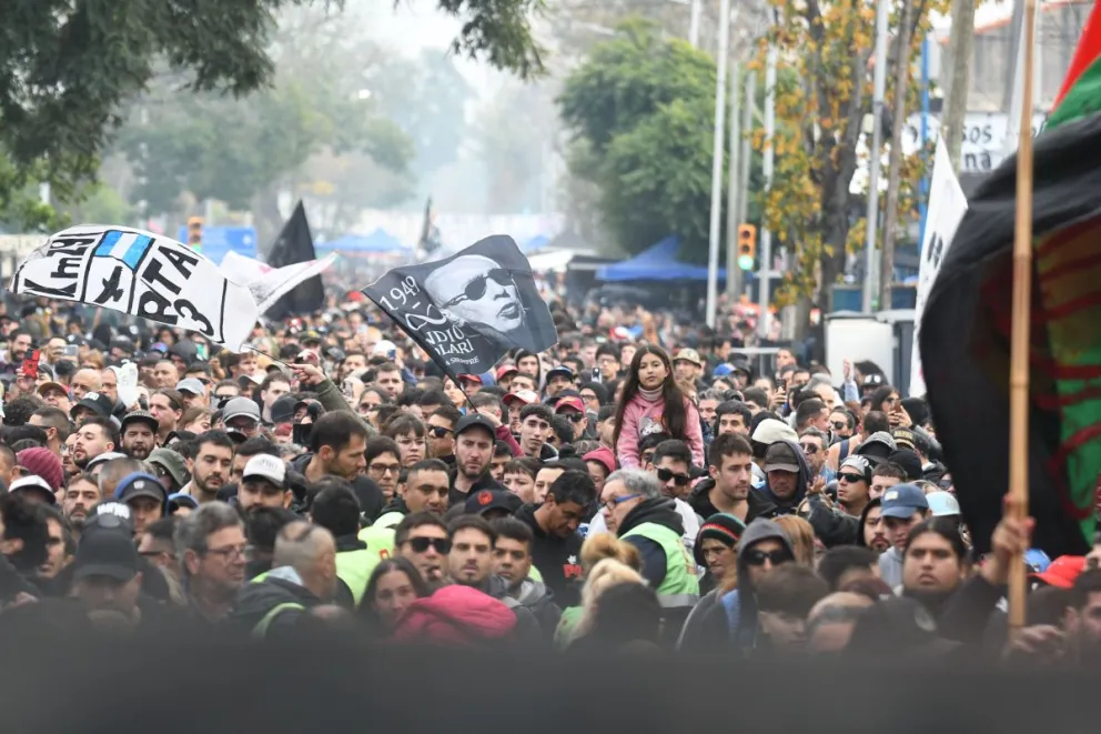 "Bebamos de las copas lindas" // Fotos de Pablo Villán (Crónica)