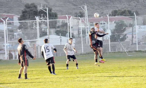 Sufriendo, Huracán derrotó a Palazzo